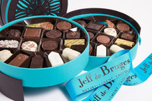 Load image into Gallery viewer, بوكس كلاسيك دائري 20 قطعة شوكولا Classic Round Box
