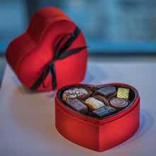 Load image into Gallery viewer, Love box small 16 pcs  بوكس قلب صغير
